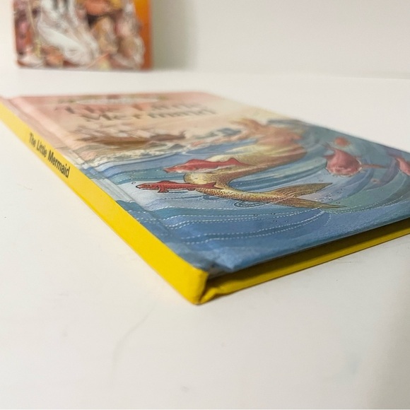 Vintage Well Loved Tales Snow White and The Little Mermaid Books - Picture 3 of 16